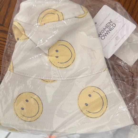 Grayson Threads Grayson Mini Cream and Yellow Smiley Face Kids Hat - Picture 2 of 2